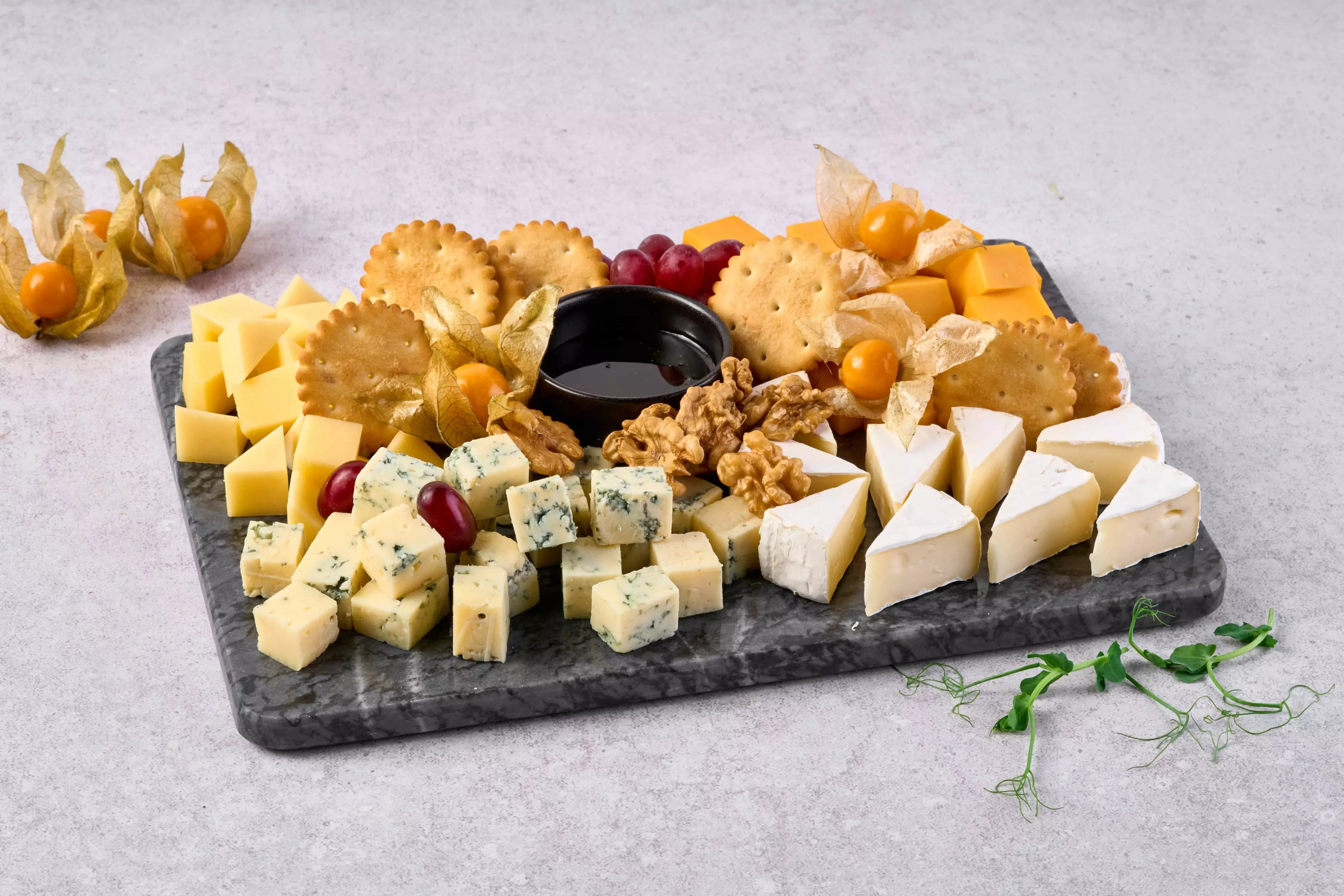 Сырная тарелка — фото